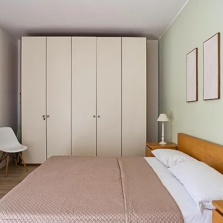 Apartman Leonardo - *